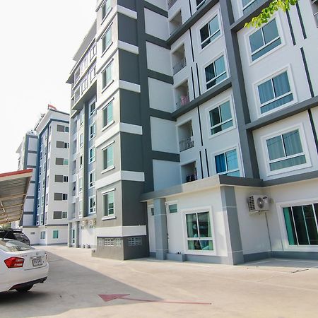 Tada Condotel Buriram Esterno foto