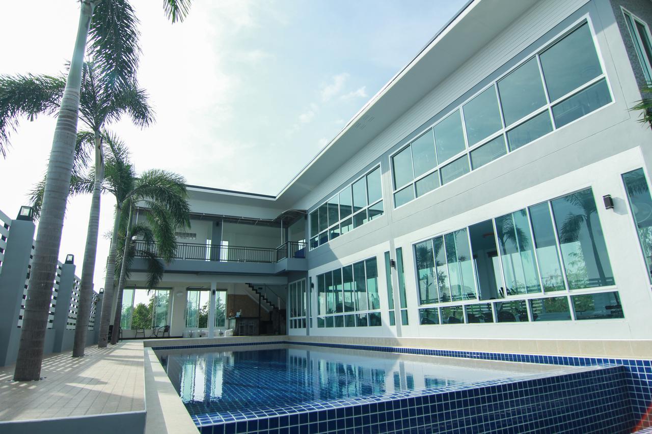 Tada Condotel Buriram Esterno foto