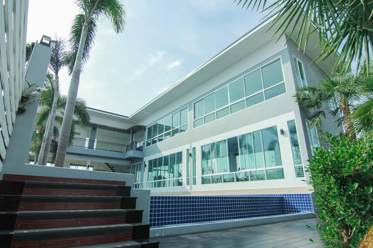 Tada Condotel Buriram Esterno foto