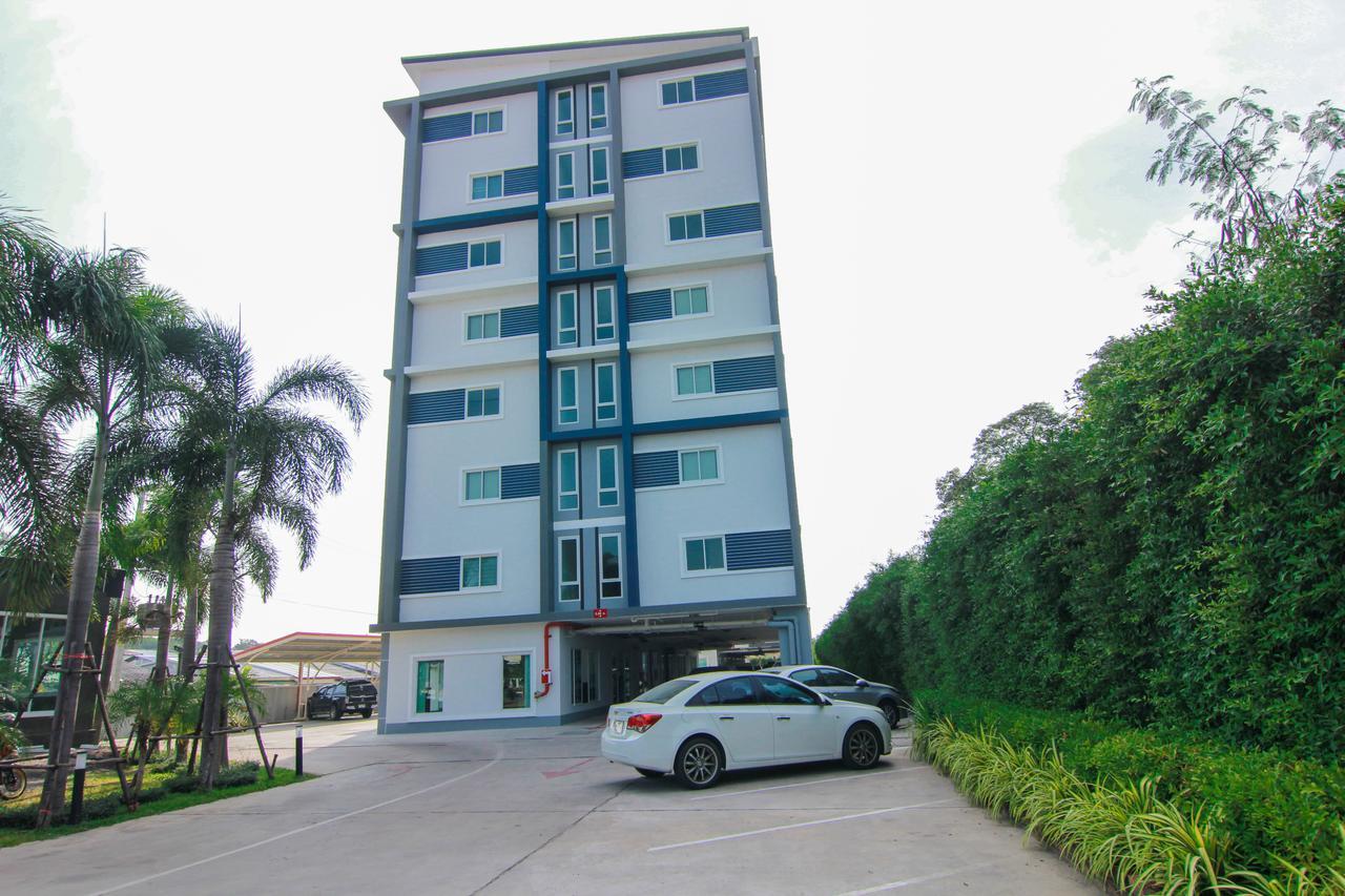 Tada Condotel Buriram Esterno foto